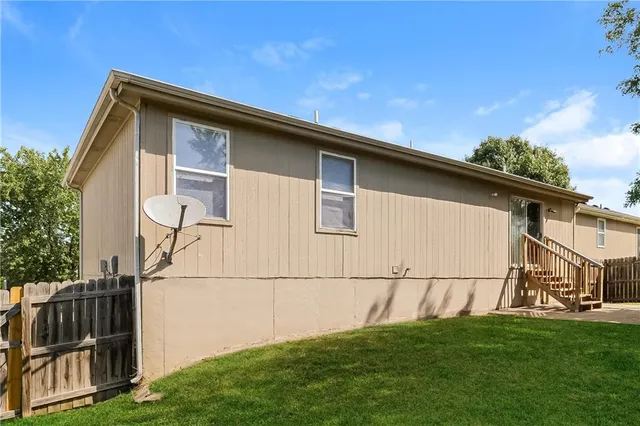 $2,080 | 3022 Southwest Shadow Brook Drive, Blue Springs, MO 64015