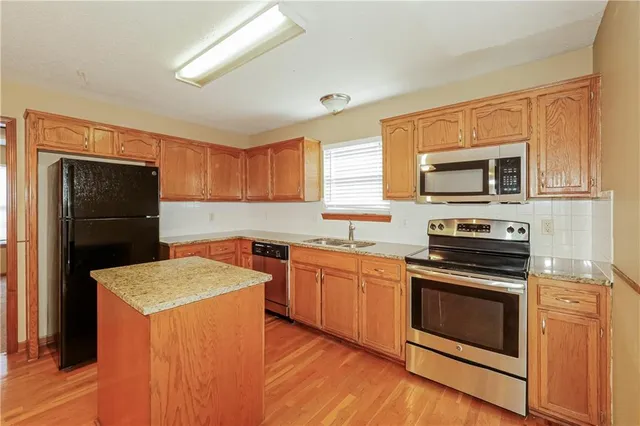 $2,080 | 3022 Southwest Shadow Brook Drive, Blue Springs, MO 64015