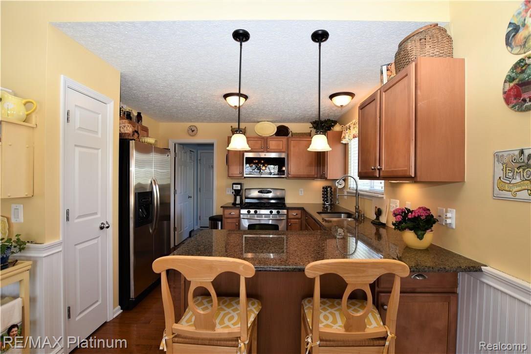 104 Sedum Road Howell, MI 48843 - Photo 5 of 33 Granite Counter Tops