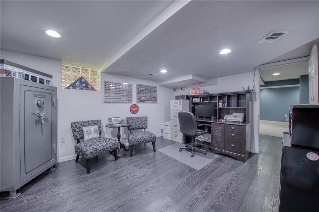 110 McKinney Road Wexford, PA 15090 - Photo 42 of 50 Private office space
