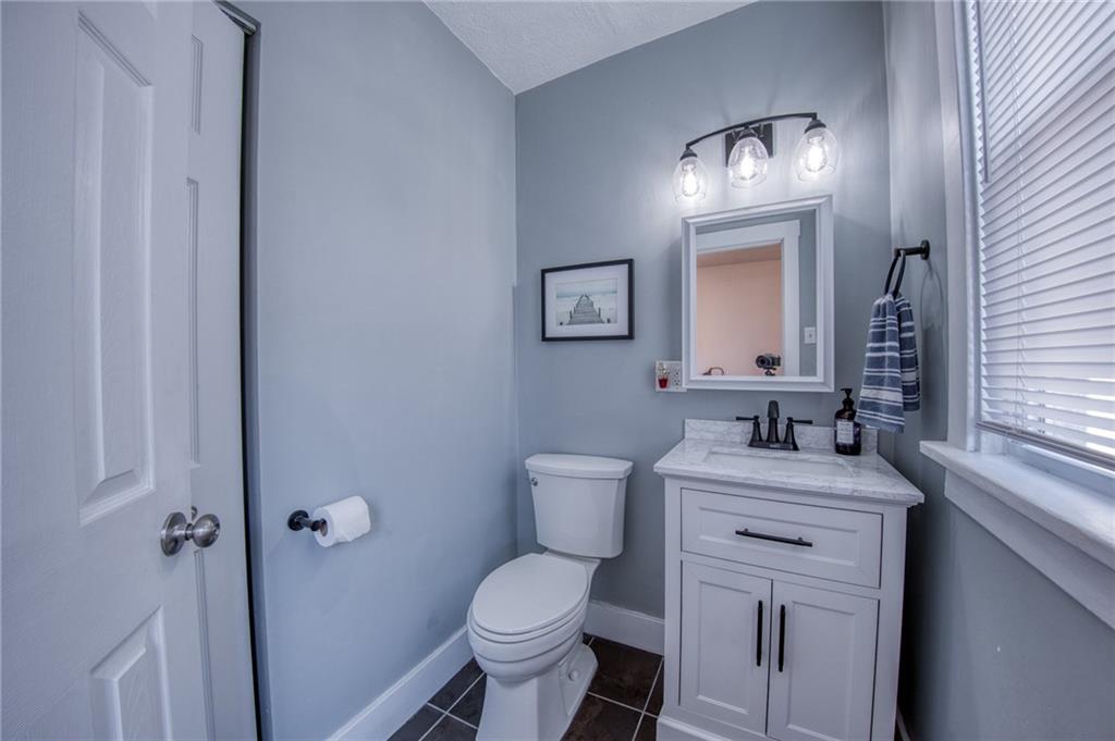 110 McKinney Road Wexford, PA 15090 - Photo 10 of 50 First floor powder room