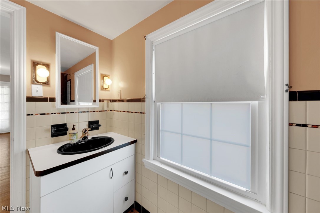 1132 Yellowstone Road Cleveland Heights, OH 44121 - Photo 9 of 15 Gallery Image 9