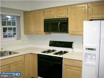 71107 Delaire Landing Road, Unit 107 Philadelphia, PA 19114 - Photo 4 of 12 Kitchen