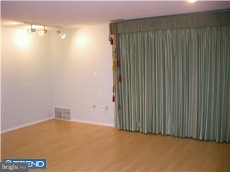 71107 Delaire Landing Road, Unit 107 Philadelphia, PA 19114 - Photo 9 of 12 Living Room