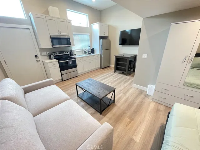 $1,895 | 3335 Triangle Place, Unit B, Glendale, CA 91208