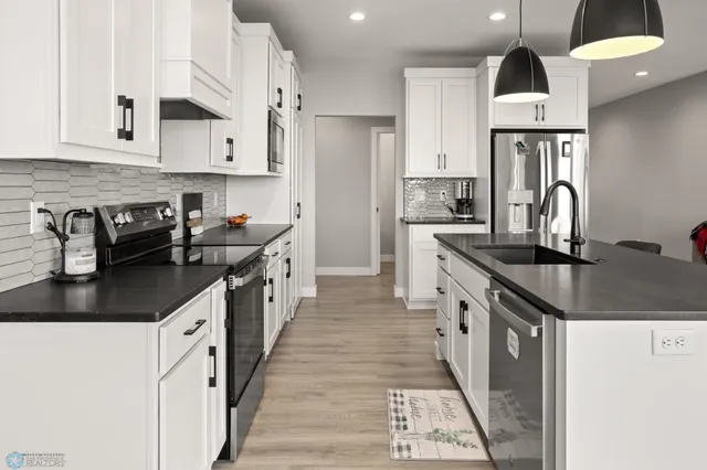 $594,900 | 428 Audrey Drive, Mapleton, ND 58059