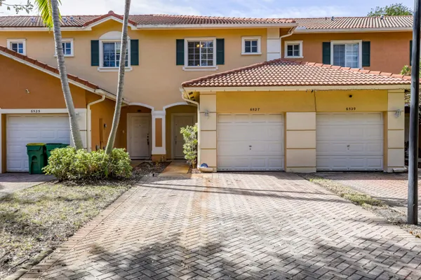 $2,750 | 6527 Catalina Lane, Tamarac, FL 33321