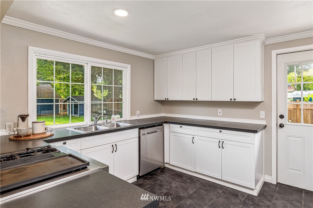 2445 Erlands Point Road Northwest Bremerton, WA 98312 - Photo 13 of 39 Gallery Image 13