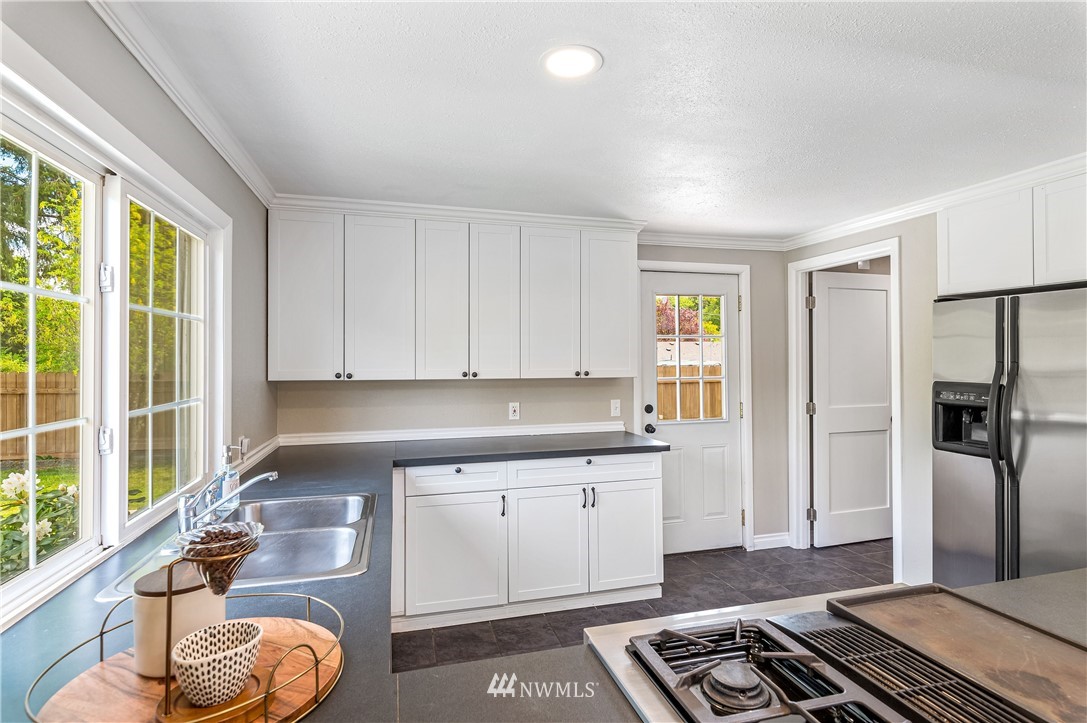 2445 Erlands Point Road Northwest Bremerton, WA 98312 - Photo 16 of 39 Gallery Image 16