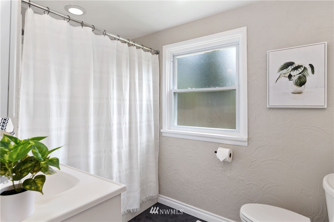 2445 Erlands Point Road Northwest Bremerton, WA 98312 - Photo 22 of 39 Gallery Image 22