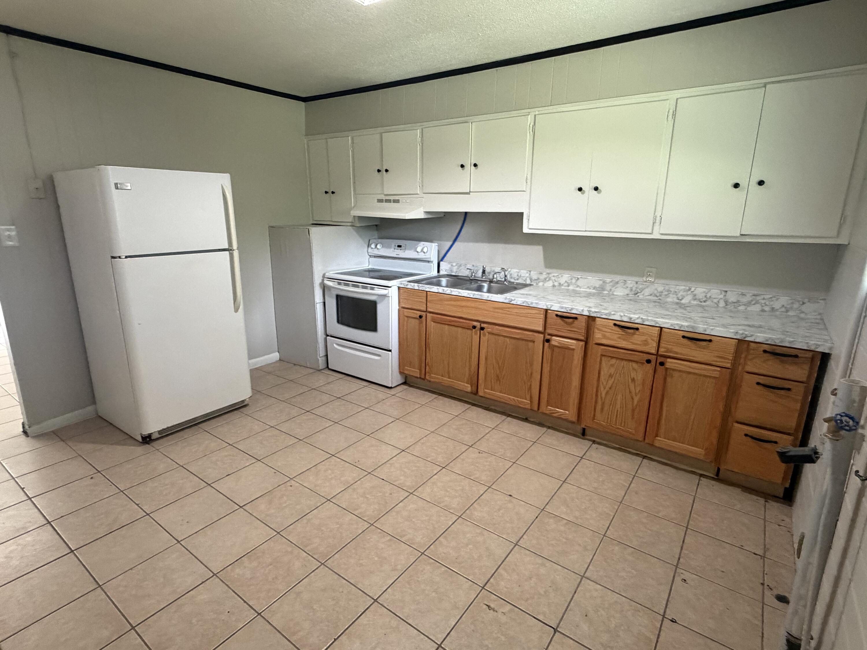 1614 Waring Road Northwest Dalton, GA 30721 - Photo 4 of 7 Waring kitchen 2