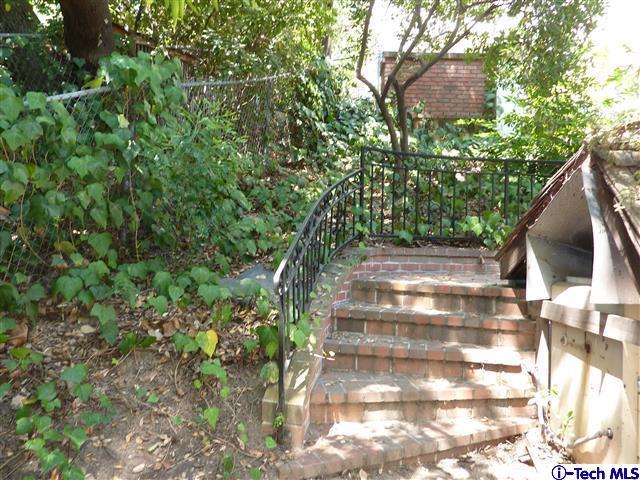 Undisclosed Address Pasadena, CA 91105 - Photo 43 of 50 a view of outdoor space and yard