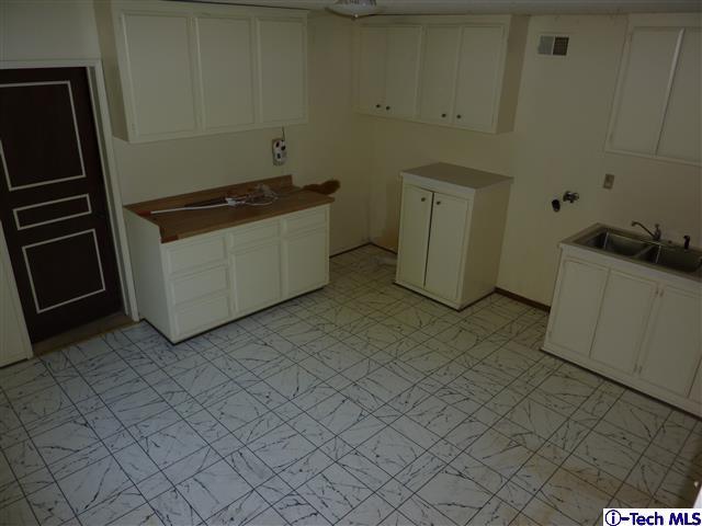 Undisclosed Address Pasadena, CA 91105 - Photo 48 of 50 a room with a washer and dryer