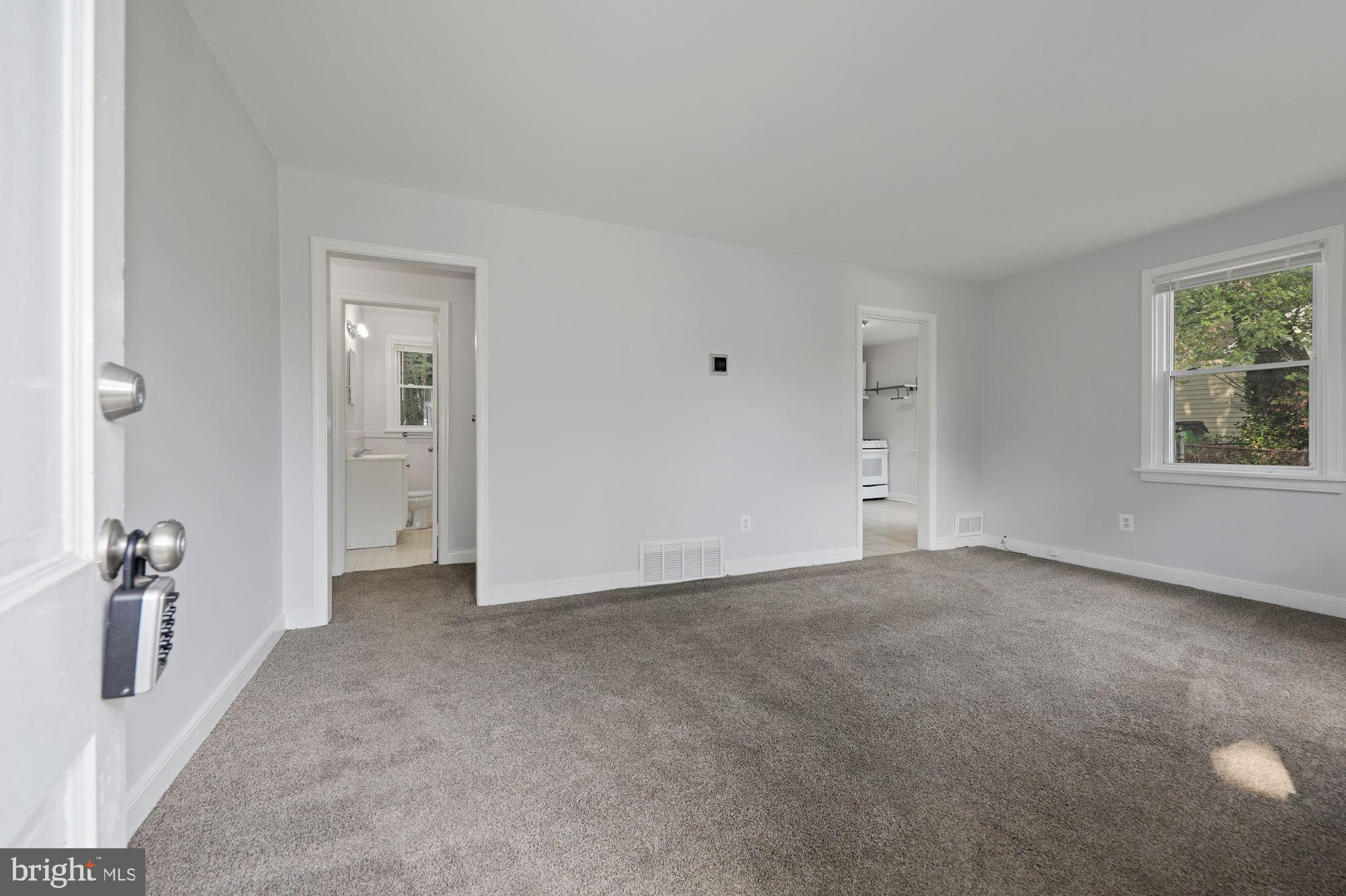 2901 Randolph Road Silver Spring, MD 20902 - Photo 5 of 23 Living Room