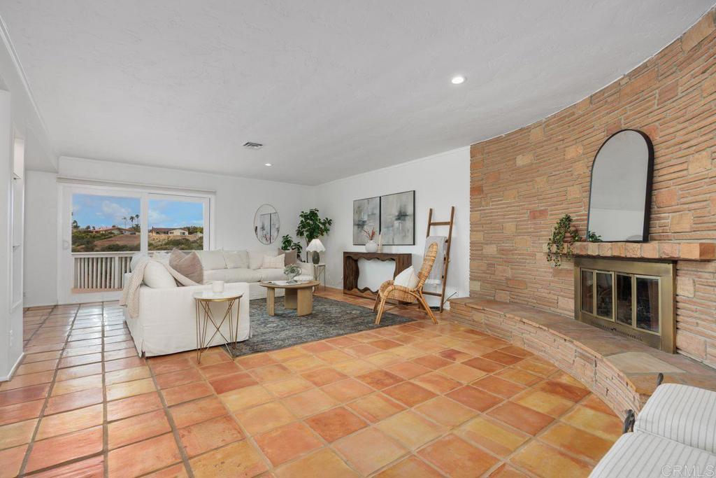 5942 Sagebrush Road La Jolla, CA 92037 - Photo 3 of 25