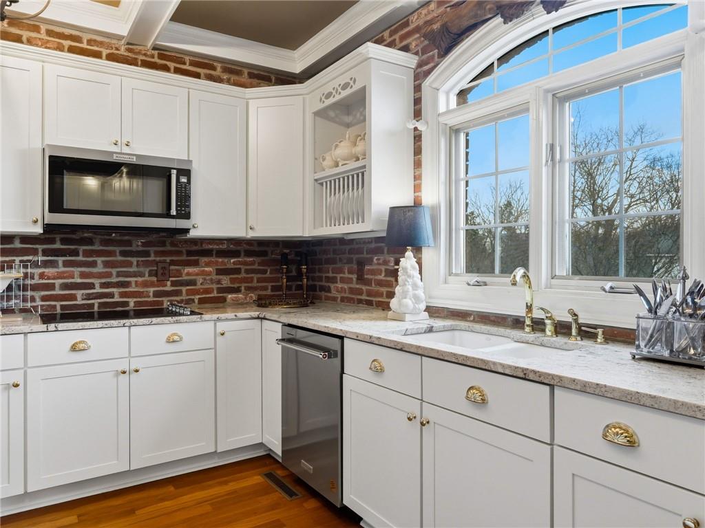 988 Hunters Ridge Jasper, GA 30143 - Photo 33 of 87 a kitchen with stainless steel appliances granite countertop a sink a stove and cabinets