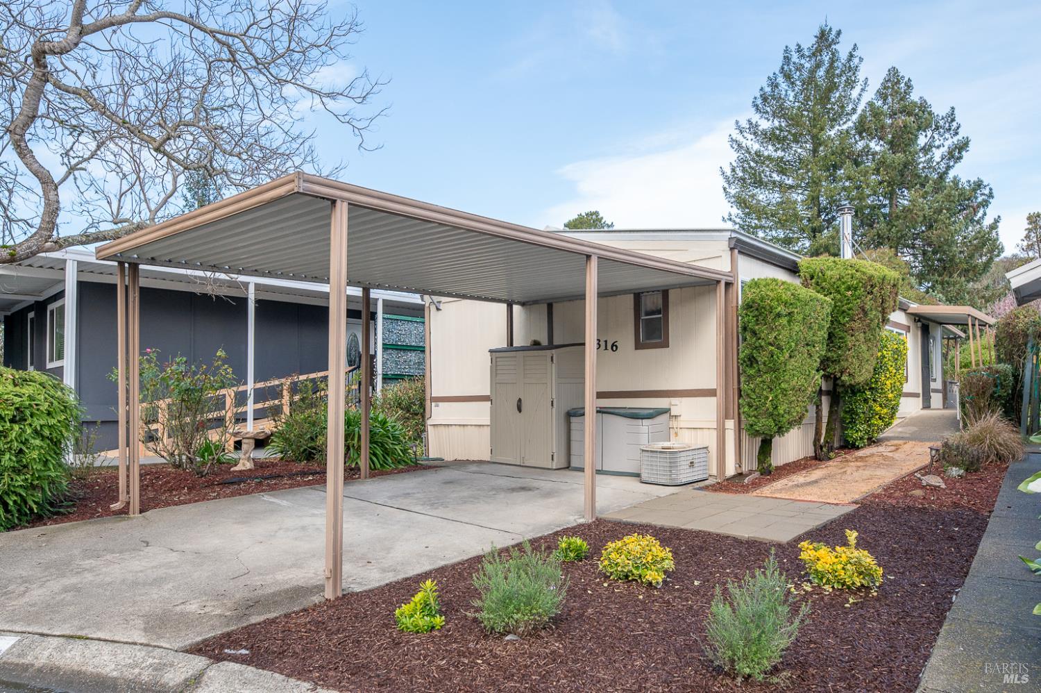 316 Círculo Durango Rohnert Park, CA 94928 - Photo 29 of 33 a front view of a house with garden