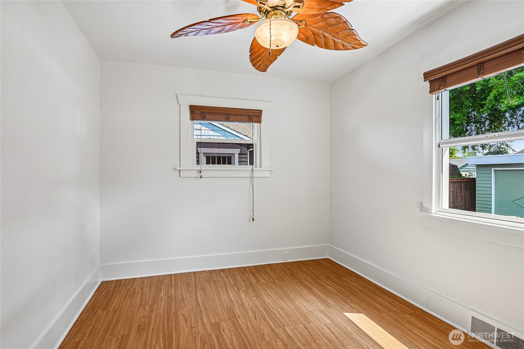 5017 Southwest Grayson Street Seattle, WA 98116 - Photo 17 of 32 Gallery Image 17