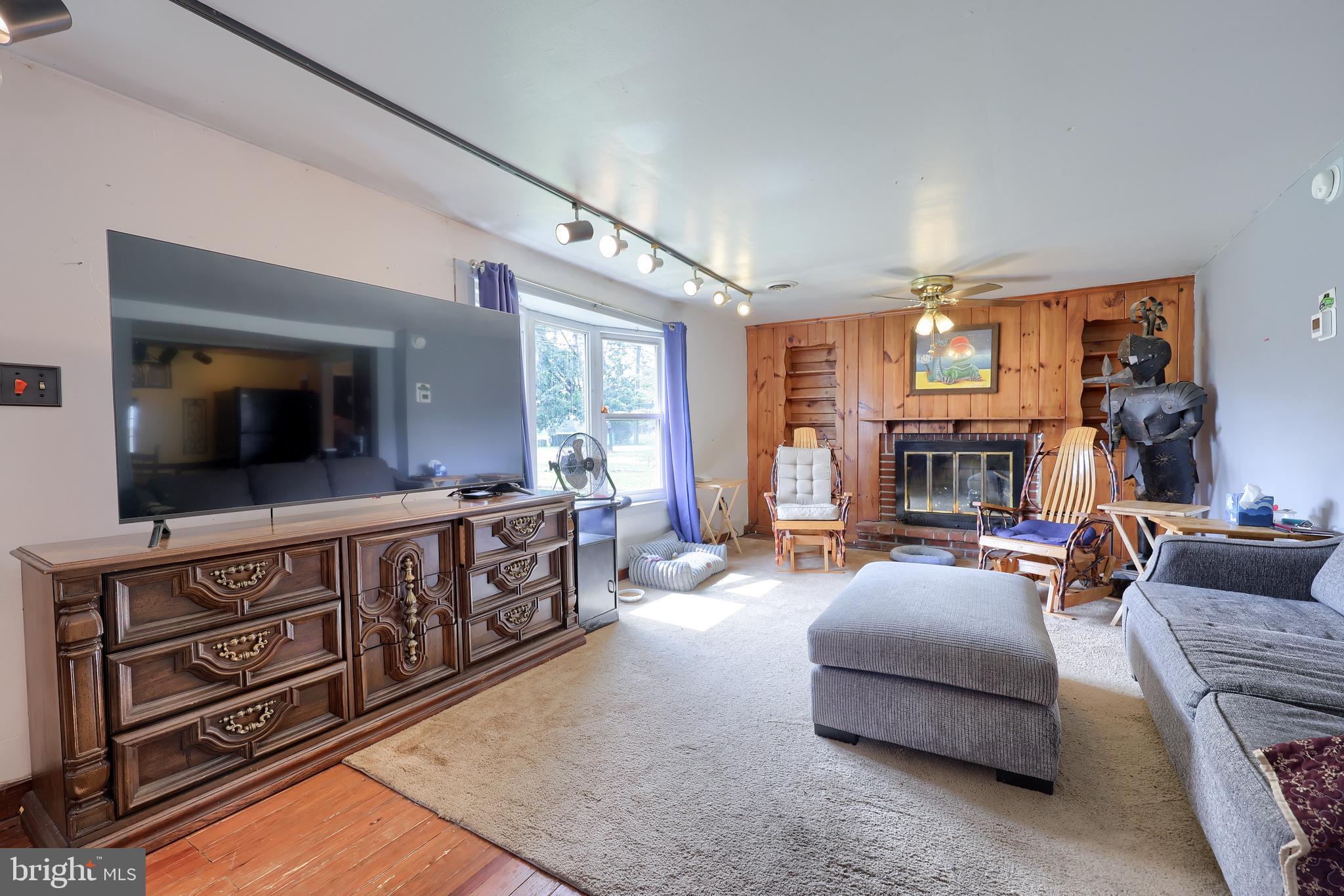 616 Brunnerville Road Lititz, PA 17543 - Photo 8 of 38 Spacious living room