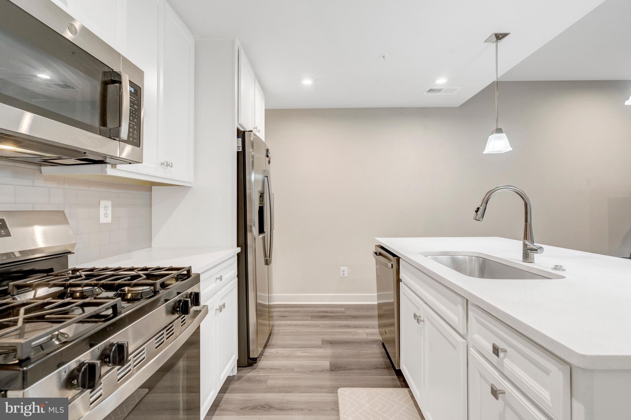 42558 Invergordon Terrace Sterling, VA 20166 - Photo 15 of 38