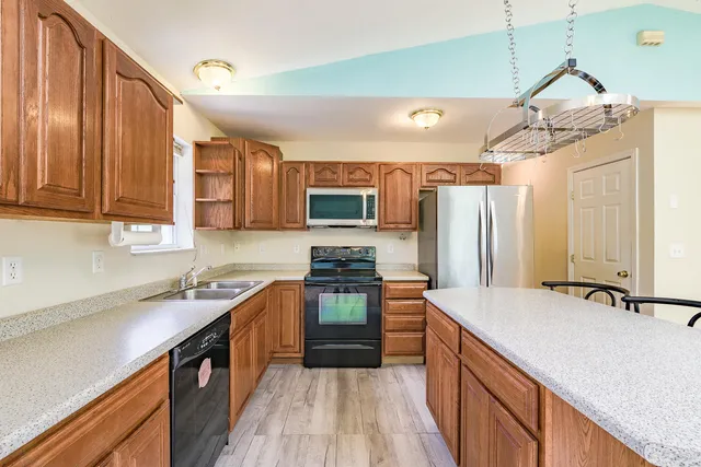 $360,000 | 421 Cushing Road, Cushing, ME 04563