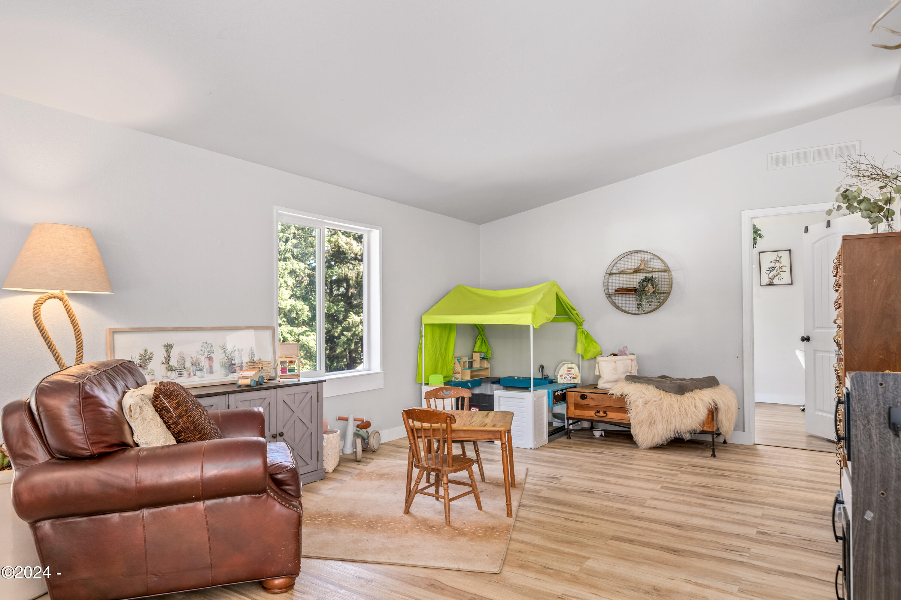 405 Southeast John Nye Road Newport, OR 97365 - Photo 20 of 54 Den
