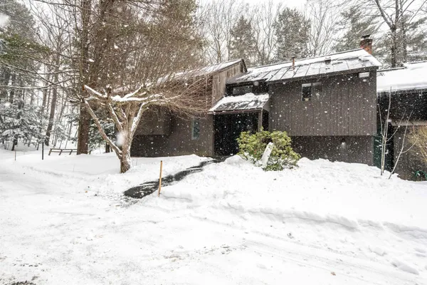 $284,500 | 1299 Quechee Main Street, Unit 2E, Hartford, VT 05059
