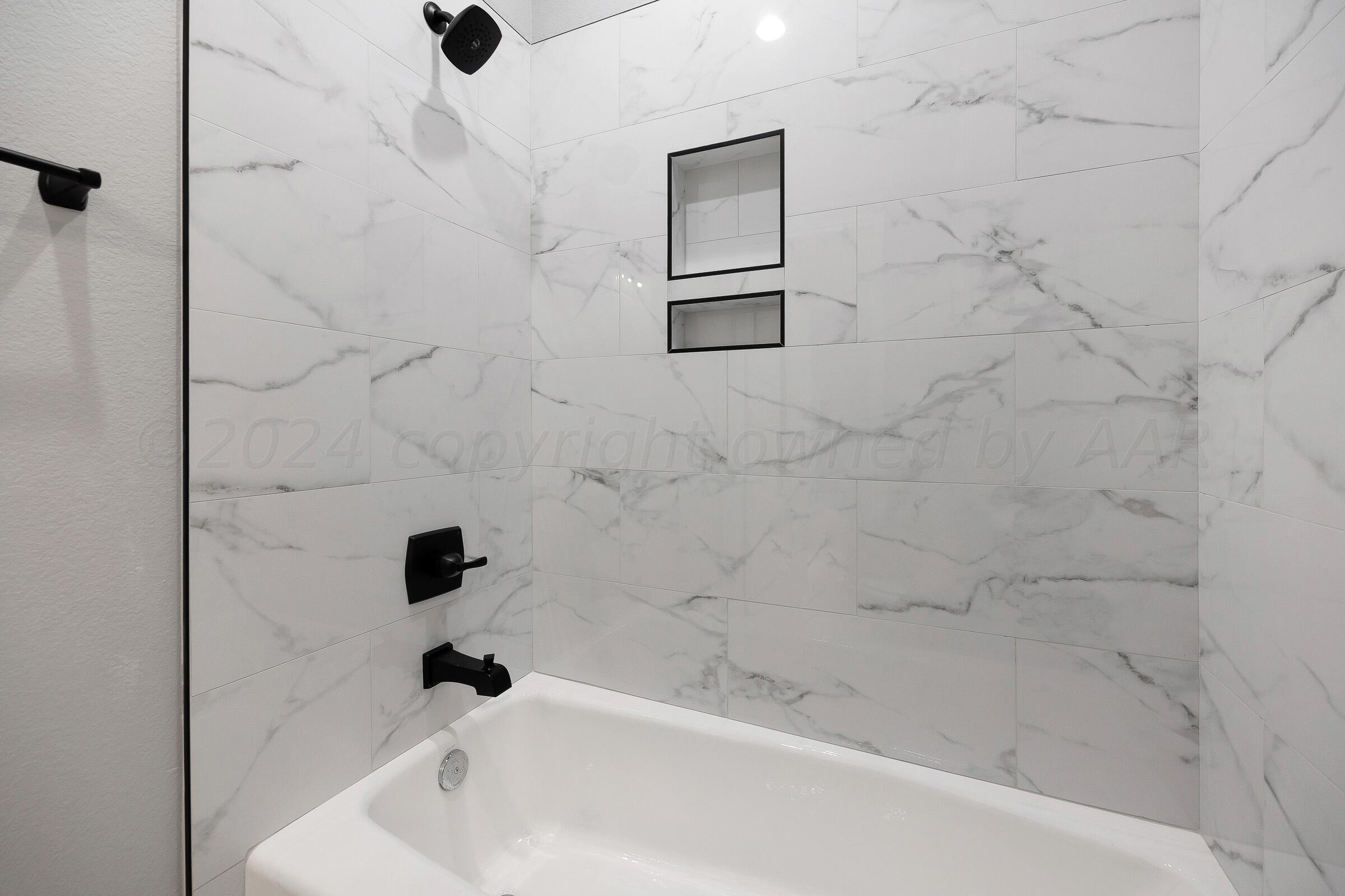 7501 John Thomas Street Amarillo, TX 79119 - Photo 24 of 30 a bathroom with a bathtub