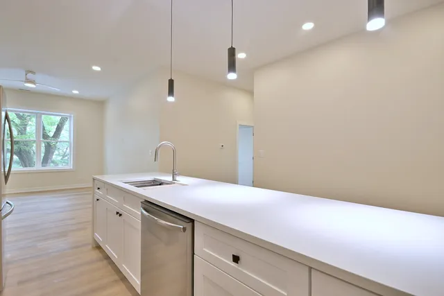 $2,750 | 7518 Madison Street, Unit E, Forest Park, IL 60130