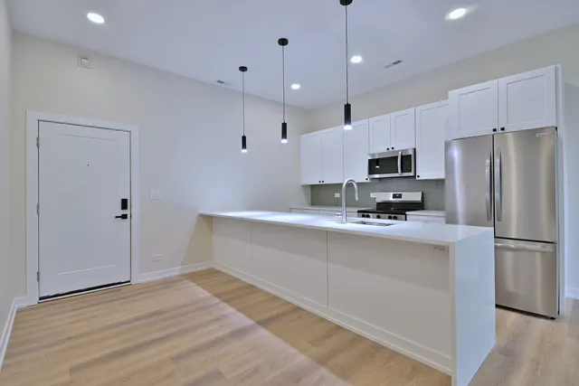 $2,750 | 7518 Madison Street, Unit E, Forest Park, IL 60130