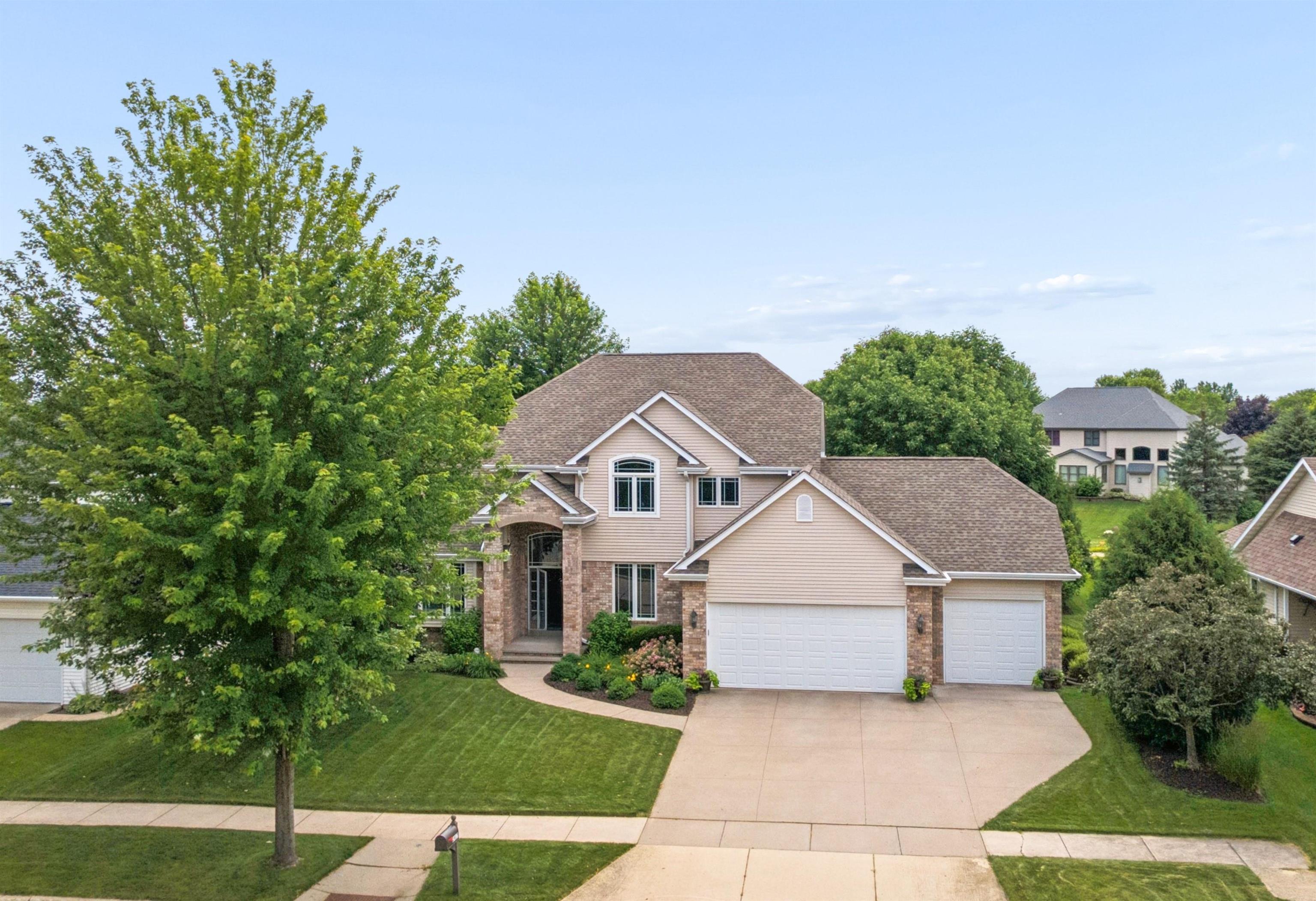 2917 East Fallcreek Lane Appleton, WI 54913 - Photo 1 of 55