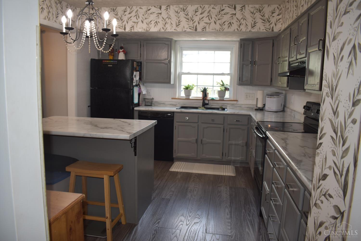 719 Reed Road Sabina, OH 45169 - Photo 22 of 57 Newly updated spacious look cabinets Appliances stay