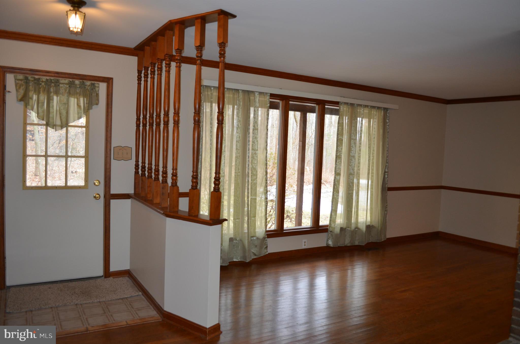7531 Old Columbia Road Laurel, MD 20723 - Photo 3 of 30 Living Room