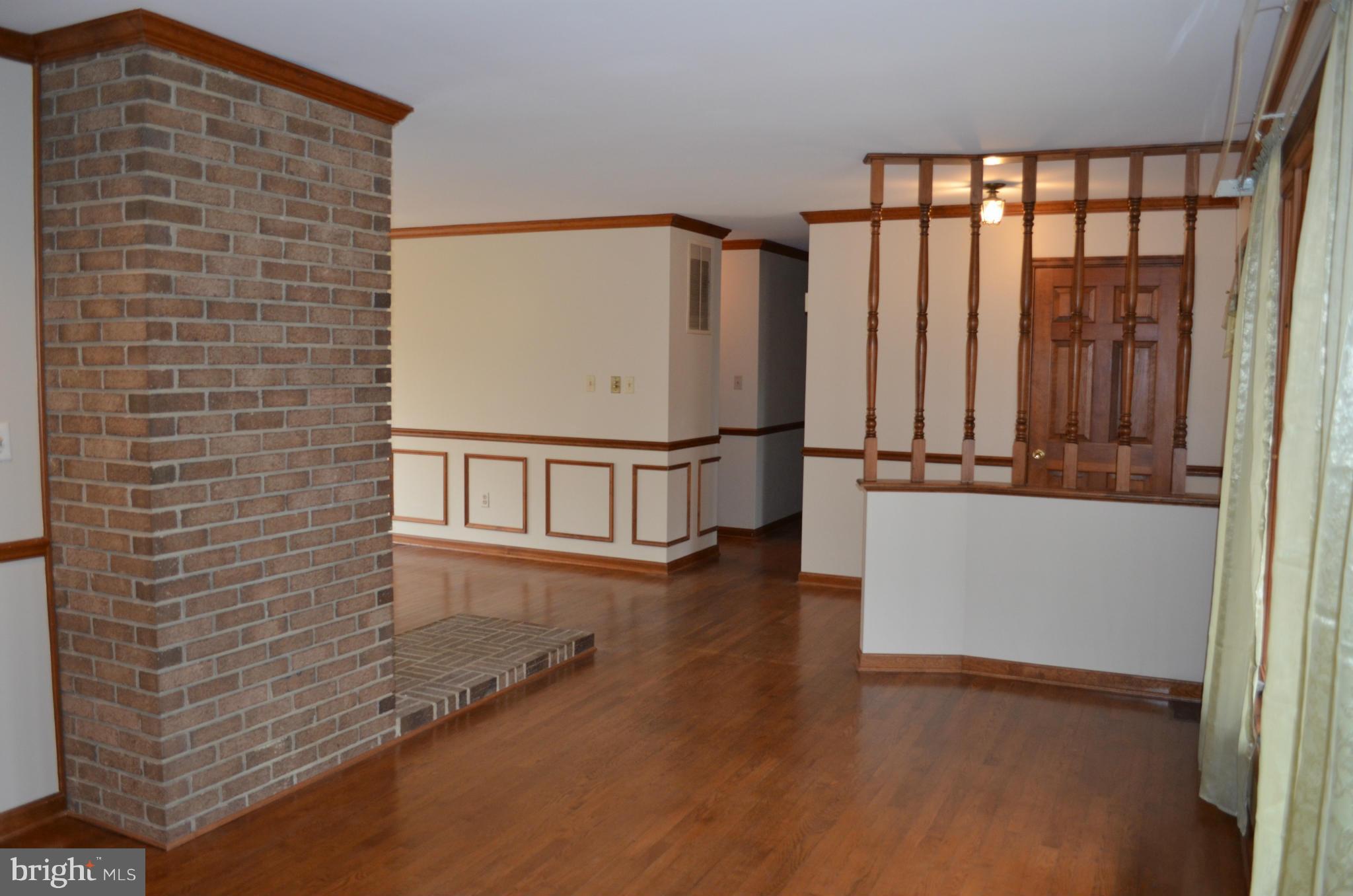 7531 Old Columbia Road Laurel, MD 20723 - Photo 4 of 30 Living Room