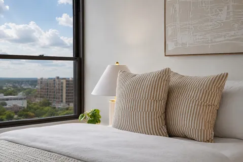 $425,000 | 2930 North Sheridan Road, Unit 2006, Chicago, IL 60657