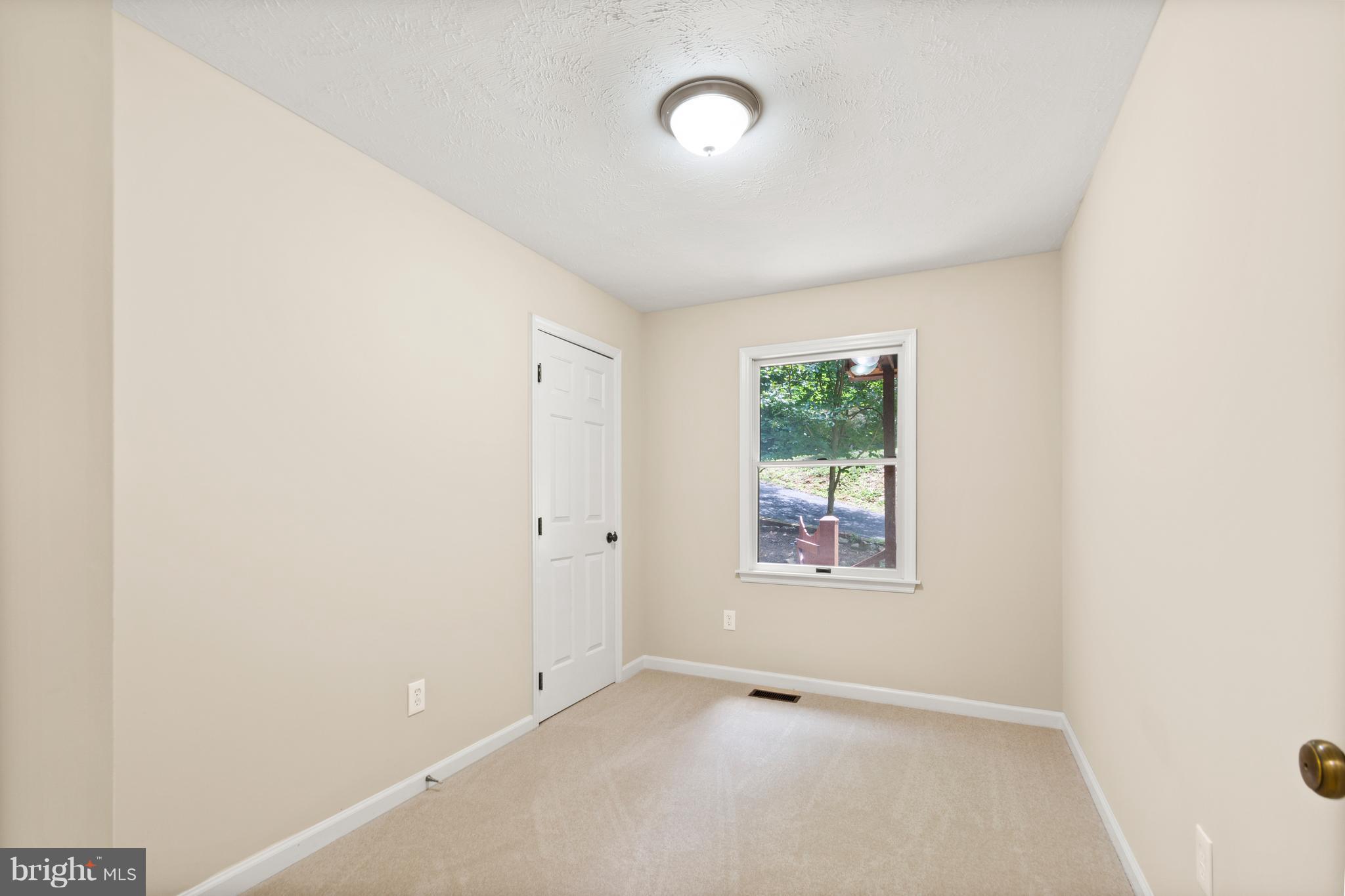 467 Inca Road Linden, VA 22642 - Photo 14 of 19 Interior (General)