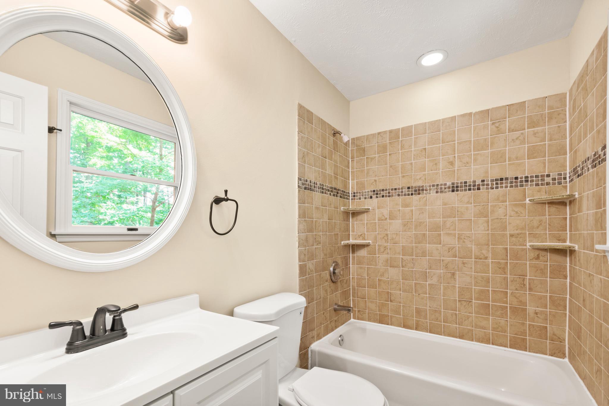 467 Inca Road Linden, VA 22642 - Photo 17 of 19 Bath (Master)