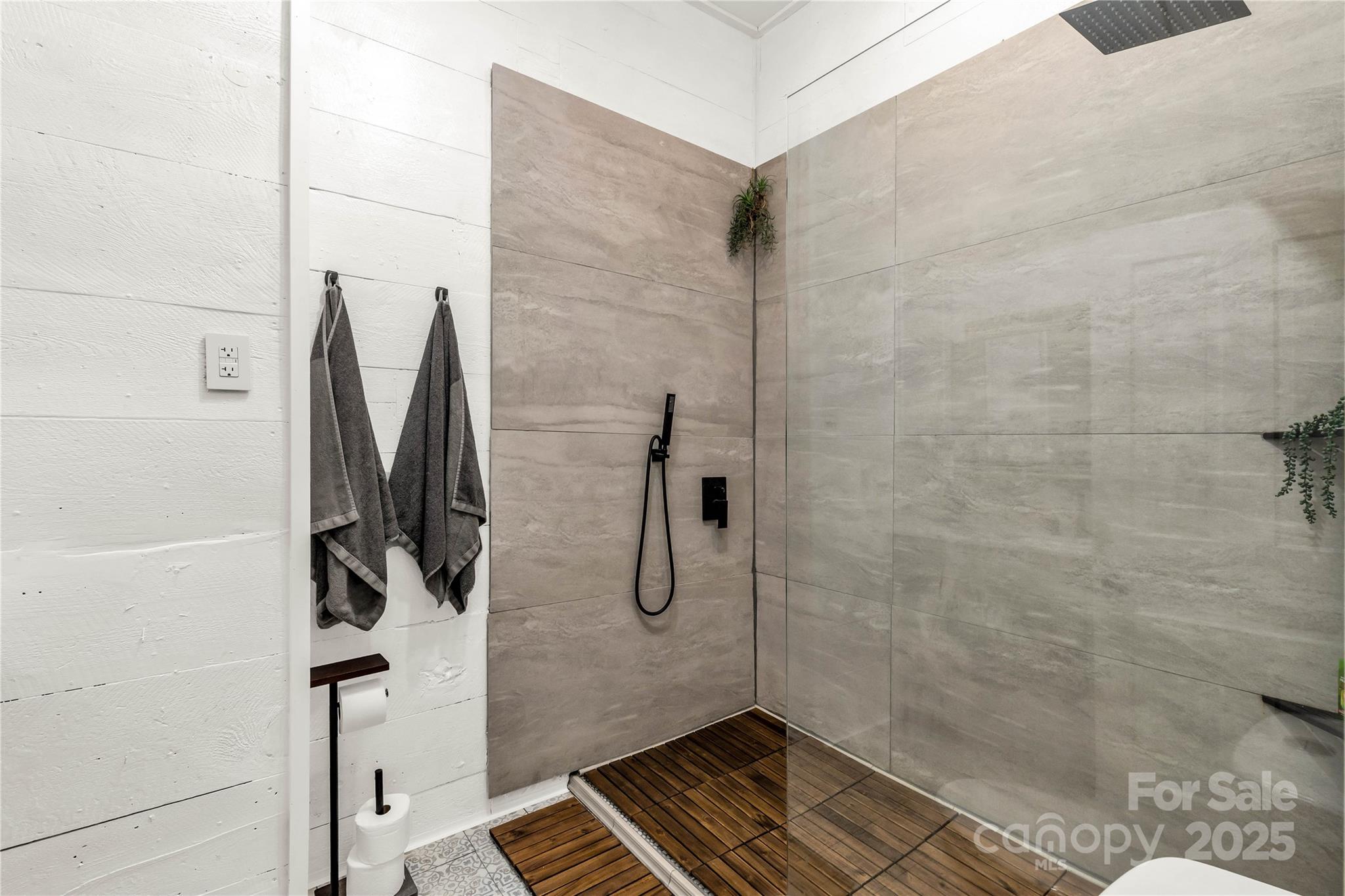 226 Liberty Street East York, SC 29745 - Photo 20 of 48 a bathroom with a shower