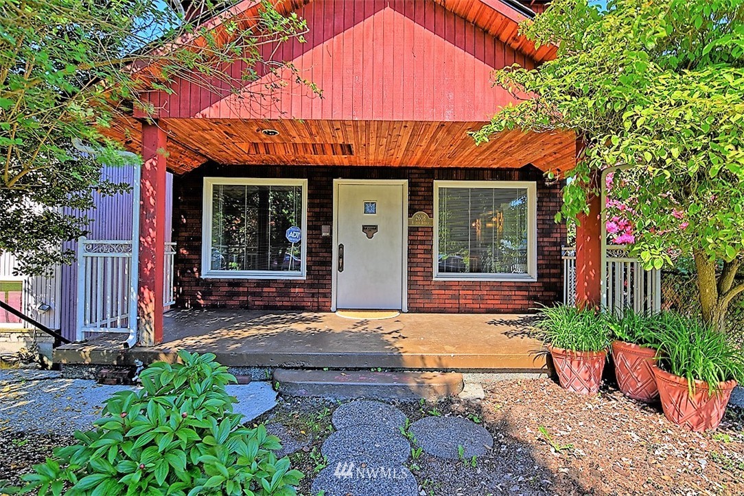 2608 Rucker Avenue Everett, WA 98201 - Photo 3 of 24