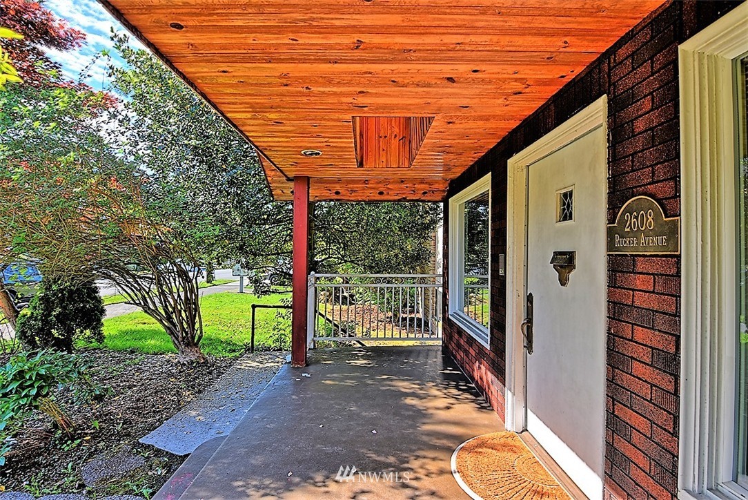2608 Rucker Avenue Everett, WA 98201 - Photo 4 of 24