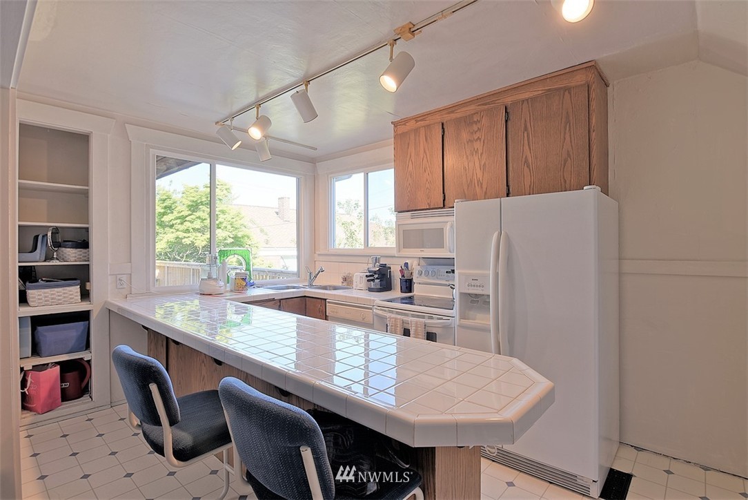 2608 Rucker Avenue Everett, WA 98201 - Photo 9 of 24