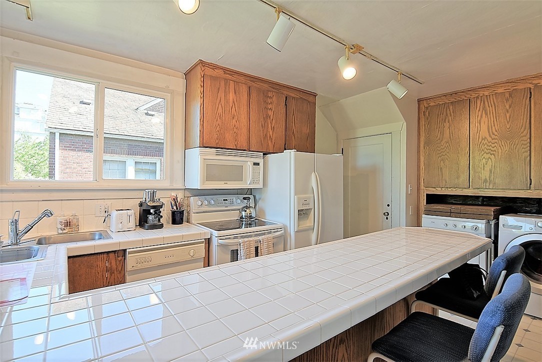 2608 Rucker Avenue Everett, WA 98201 - Photo 10 of 24