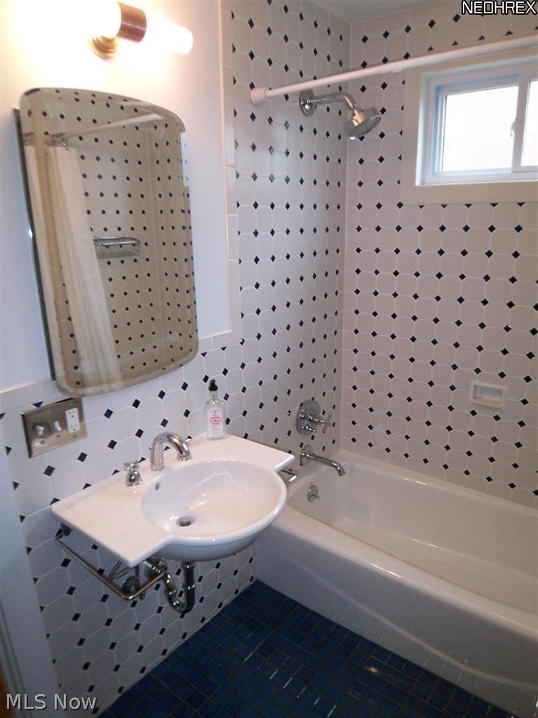 2239 Cranston Road Cleveland, OH 44118 - Photo 14 of 19