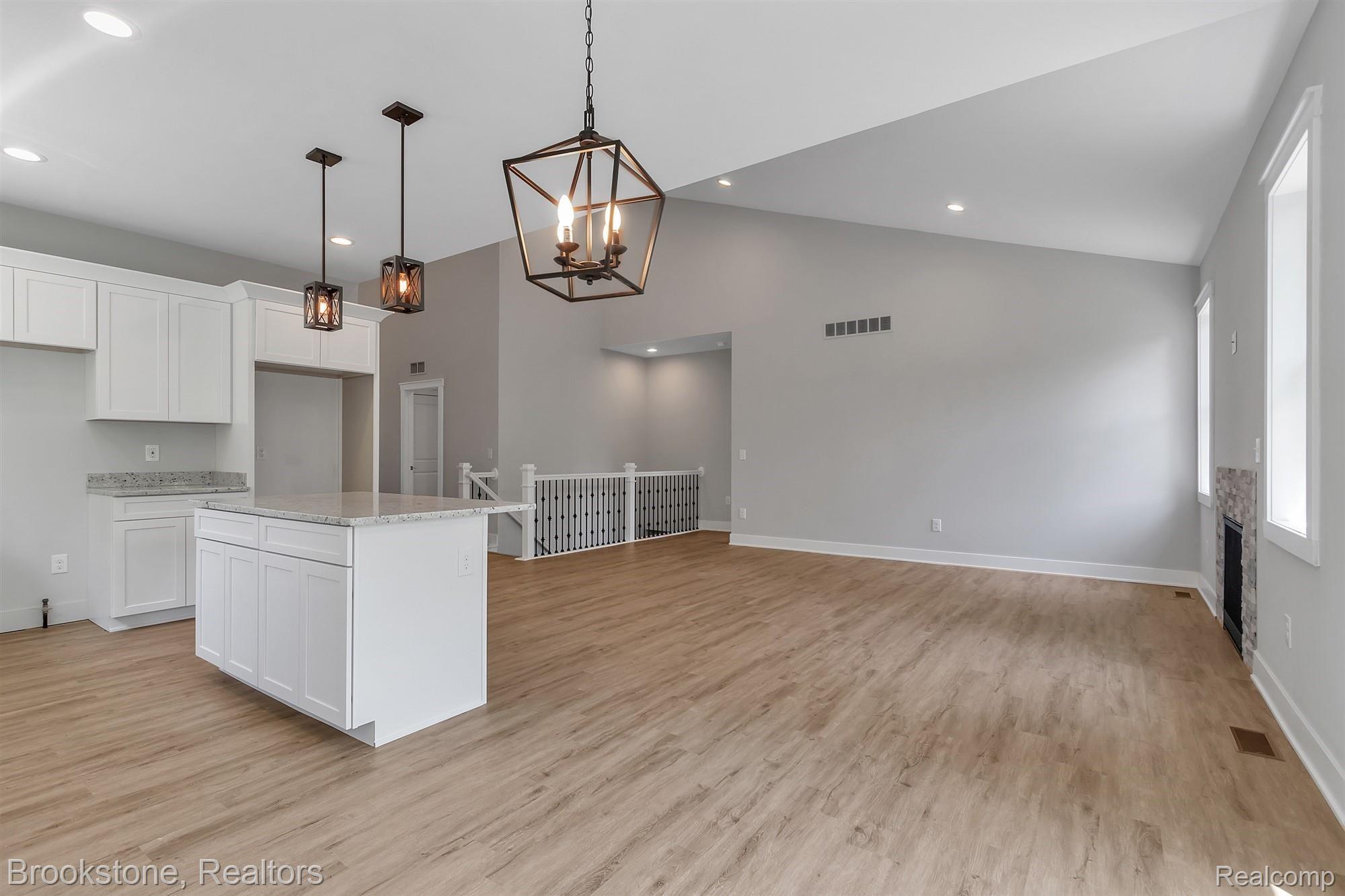 3361 Bathurst Avenue Rochester, MI 48309 - Photo 7 of 46 10-3361 Bathhurst -windowstill-real.jpg