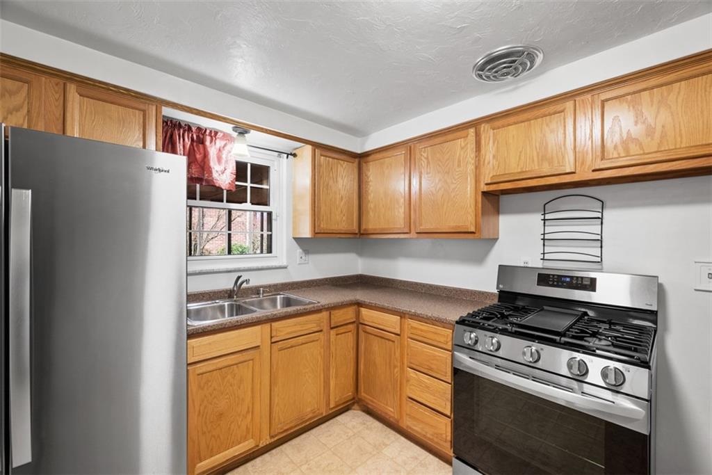 199 Gilkeson Road Pittsburgh, PA 15228 - Photo 11 of 31 Gallery Image 11