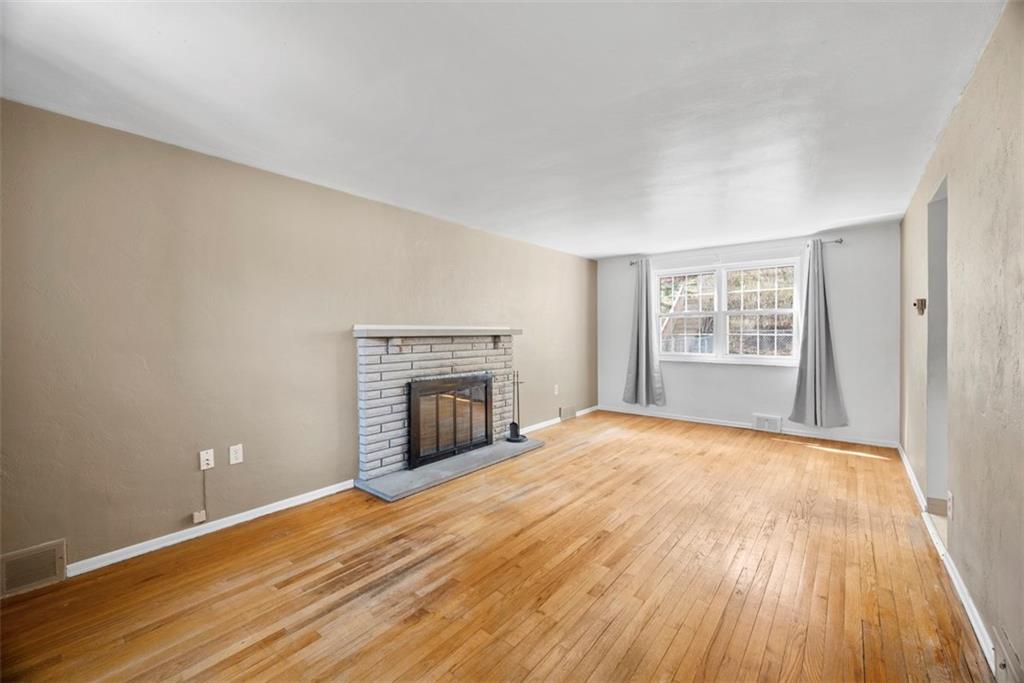 199 Gilkeson Road Pittsburgh, PA 15228 - Photo 4 of 31 Gallery Image 4