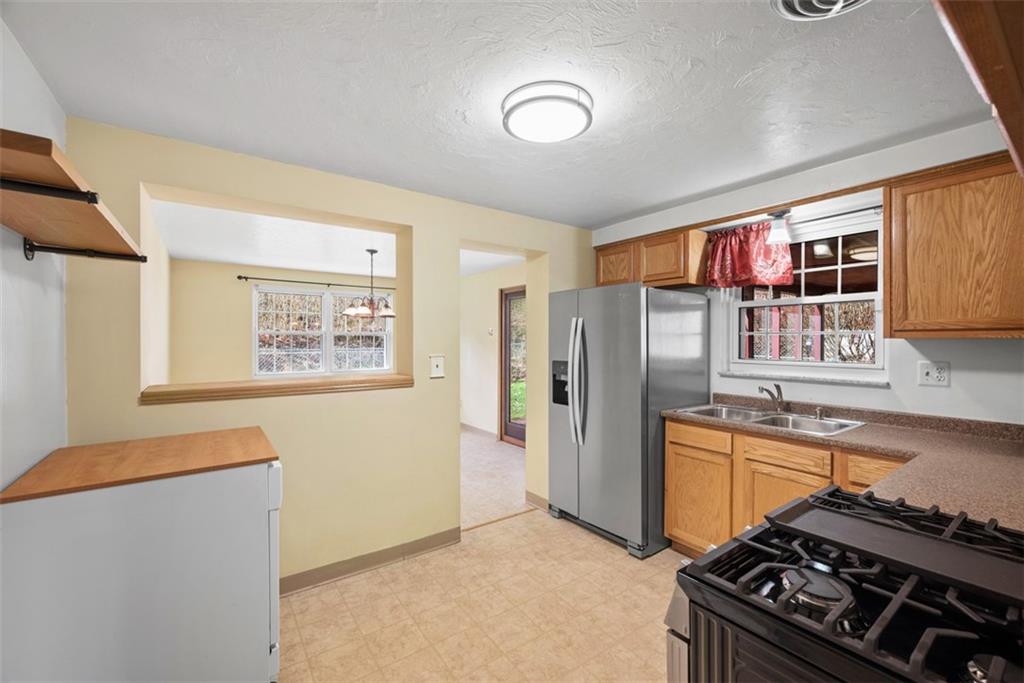 199 Gilkeson Road Pittsburgh, PA 15228 - Photo 9 of 31 Gallery Image 9