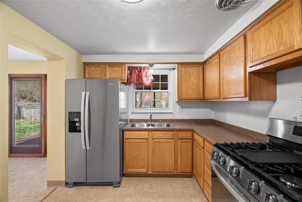 199 Gilkeson Road Pittsburgh, PA 15228 - Photo 10 of 31 Gallery Image 10