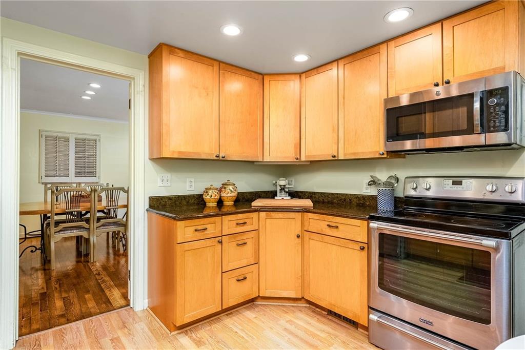 137 Conover Road Pittsburgh, PA 15208 - Photo 12 of 41 Gallery Image 12