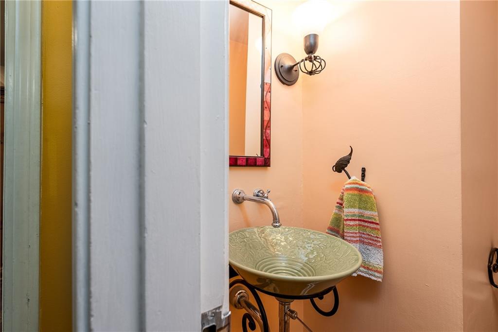 137 Conover Road Pittsburgh, PA 15208 - Photo 17 of 41 Gallery Image 17